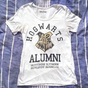 Harry Potter White Hogwarts Alumni Short Sleeve Top [Size S] 🧹